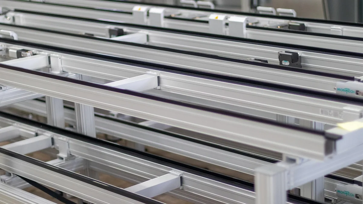 roller conveyor industri untuk line produksi dan packing
